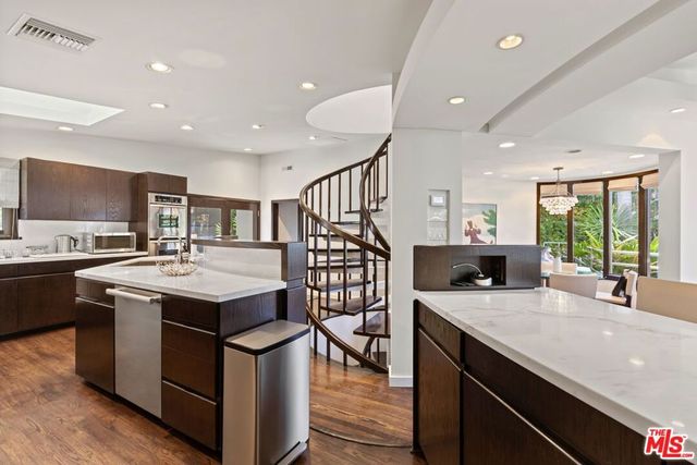 31833 Sea Level Drive, Malibu, CA 90265