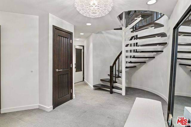 31833 Sea Level Drive, Malibu, CA 90265