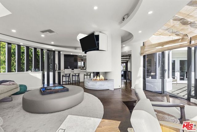 31833 Sea Level Drive, Malibu, CA 90265