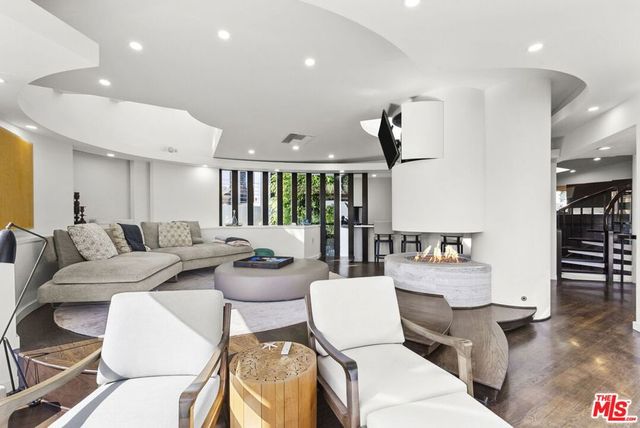 31833 Sea Level Drive, Malibu, CA 90265