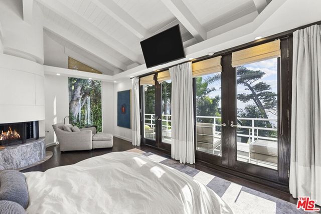 31833 Sea Level Drive, Malibu, CA 90265