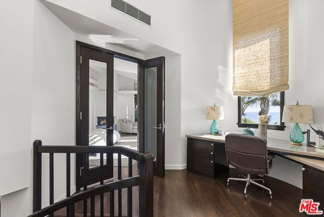 31833 Sea Level Drive, Malibu, CA 90265