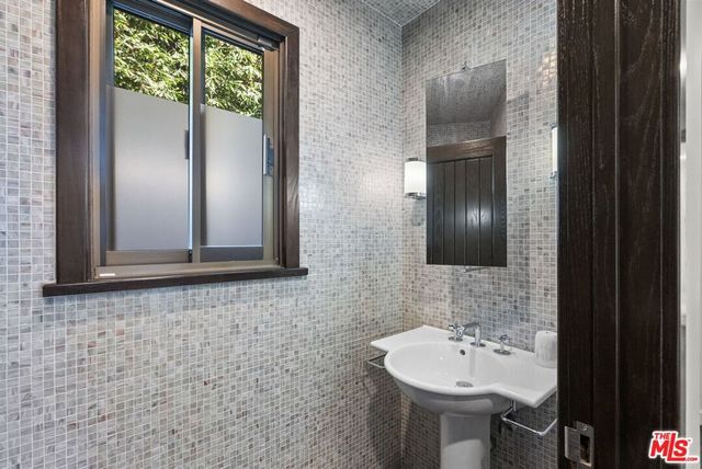 31833 Sea Level Drive, Malibu, CA 90265