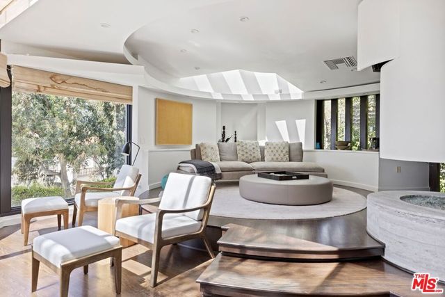 31833 Sea Level Drive, Malibu, CA 90265