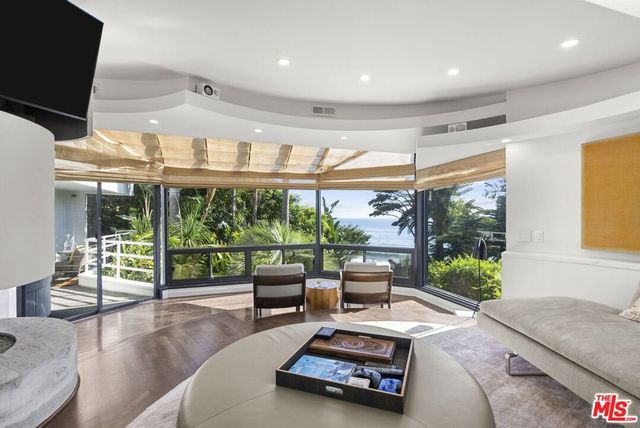 31833 Sea Level Drive, Malibu, CA 90265