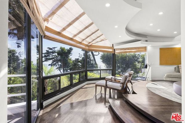 31833 Sea Level Drive, Malibu, CA 90265