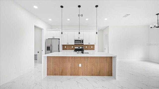 18 NE 11TH LANE, Cape Coral, FL 33909