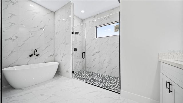 18 NE 11TH LANE, Cape Coral, FL 33909