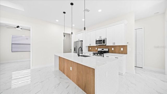 18 NE 11TH LANE, Cape Coral, FL 33909