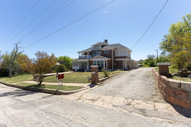 1115 Austin St, Coleman, TX 76834