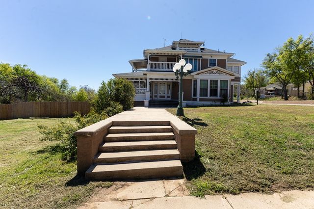 1115 Austin St, Coleman, TX 76834