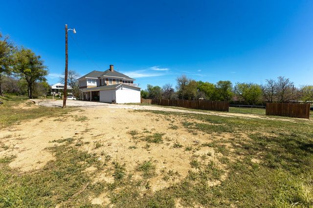 1115 Austin St, Coleman, TX 76834