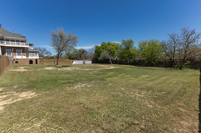 1115 Austin St, Coleman, TX 76834