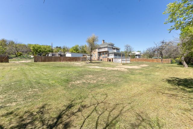 1115 Austin St, Coleman, TX 76834