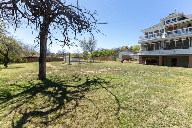 1115 Austin St, Coleman, TX 76834