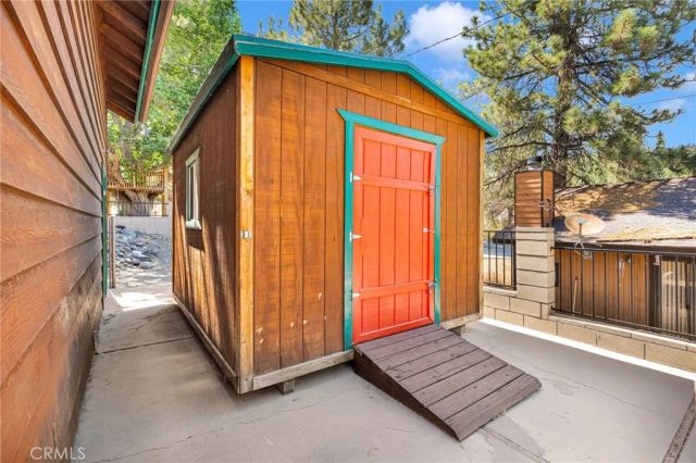 1880 Blackbird Rd., Wrightwood, CA 92397