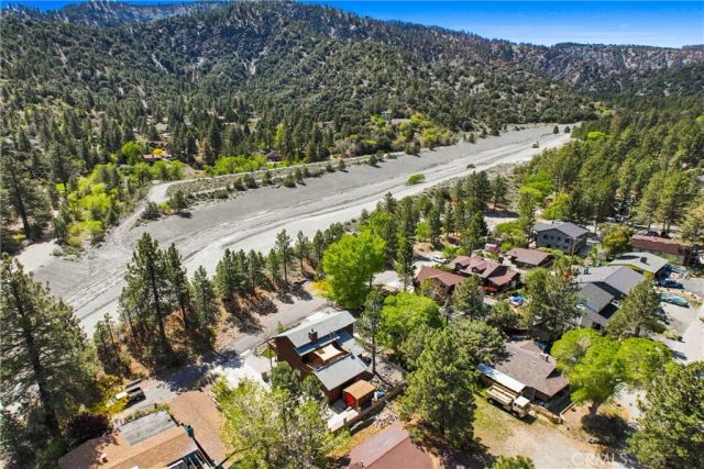 1880 Blackbird Rd., Wrightwood, CA 92397