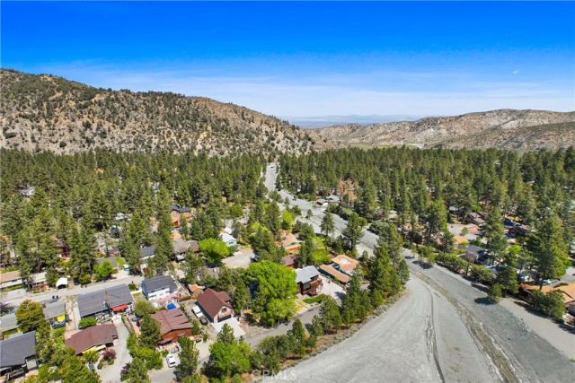 1880 Blackbird Rd., Wrightwood, CA 92397