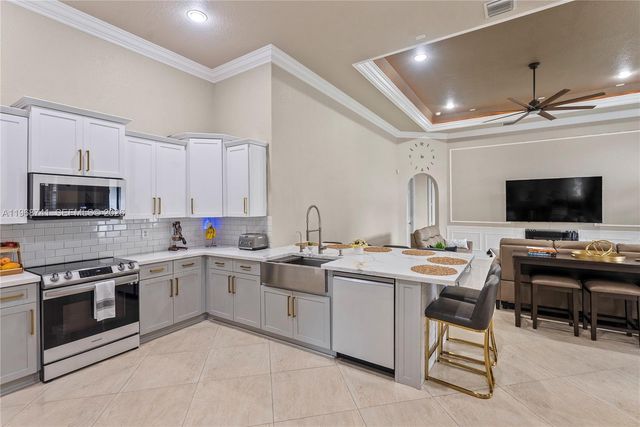 8346 SW 51st St, Davie, FL 33328