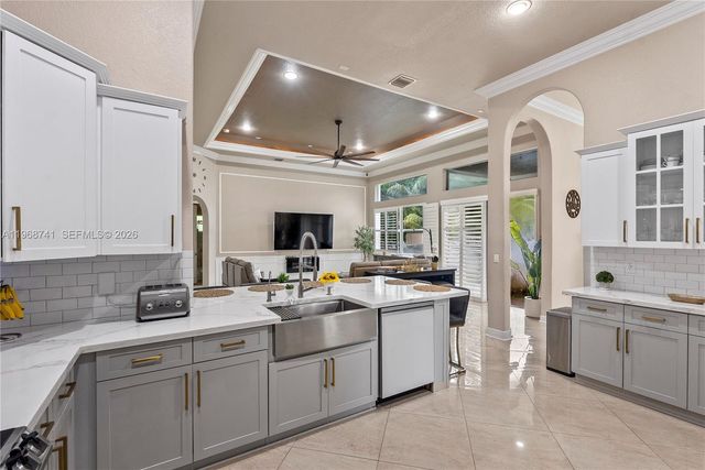 8346 SW 51st St, Davie, FL 33328