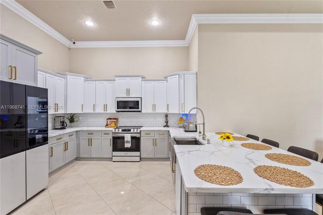 8346 SW 51st St, Davie, FL 33328