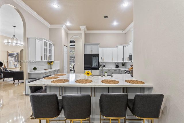 8346 SW 51st St, Davie, FL 33328