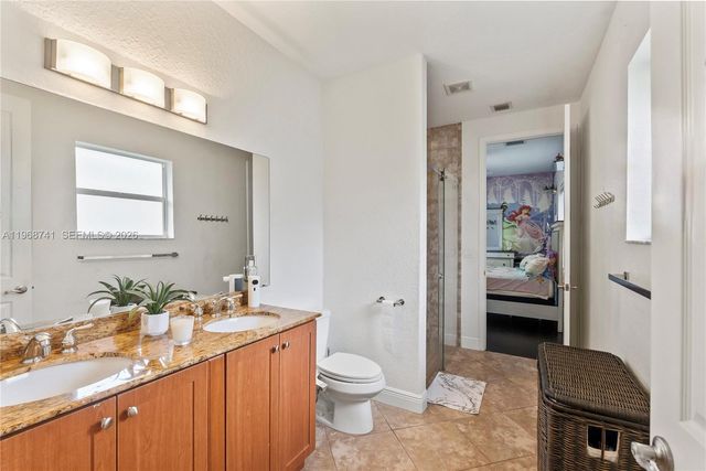 8346 SW 51st St, Davie, FL 33328