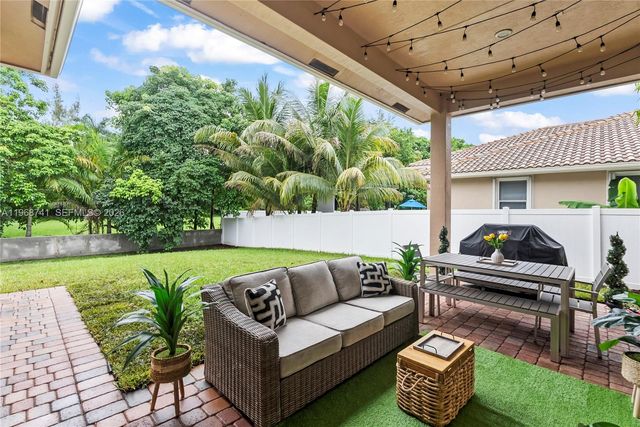 8346 SW 51st St, Davie, FL 33328