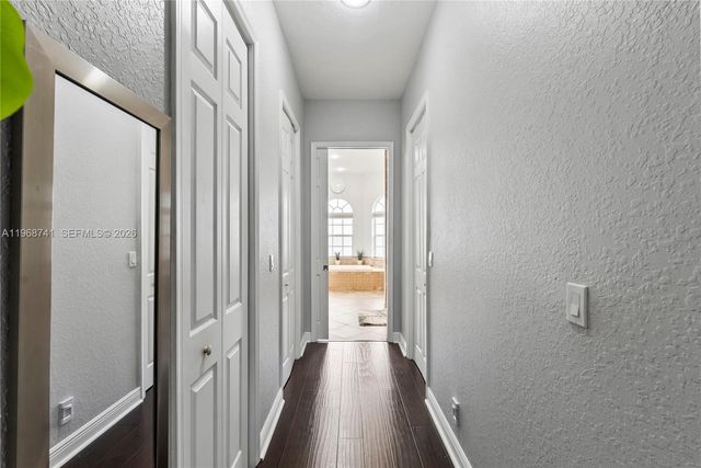 8346 SW 51st St, Davie, FL 33328