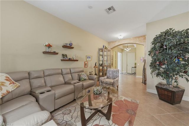 9149 Leatherwood LOOP, Lehigh Acres, FL 33936