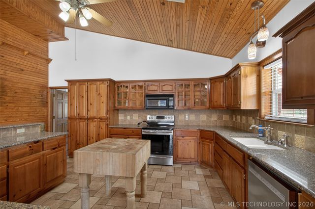 19104 S 4250 Road, Claremore, OK 74019