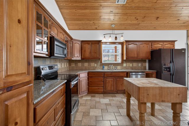 19104 S 4250 Road, Claremore, OK 74019