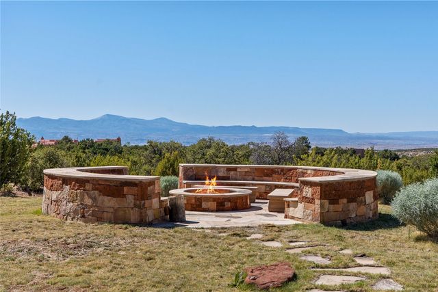 41 Heather Lane, Santa Fe, NM 87506
