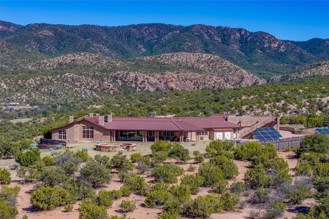 41 Heather Lane, Santa Fe, NM 87506
