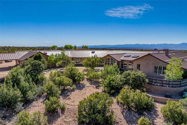41 Heather Lane, Santa Fe, NM 87506