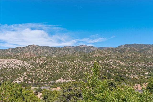 41 Heather Lane, Santa Fe, NM 87506