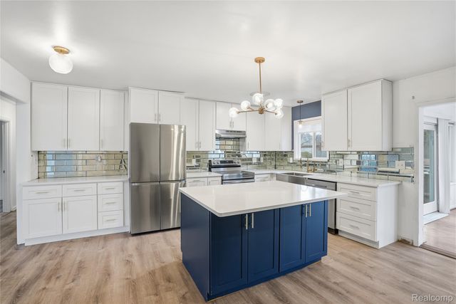 2707 Pine Ridge Road, West Bloomfield Charter Township, MI 48324