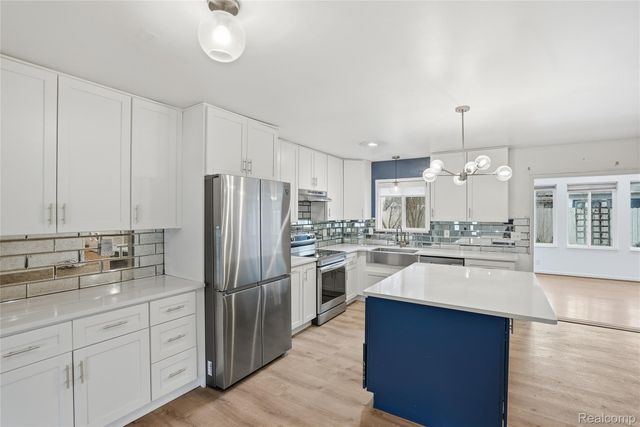 2707 Pine Ridge Road, West Bloomfield Charter Township, MI 48324