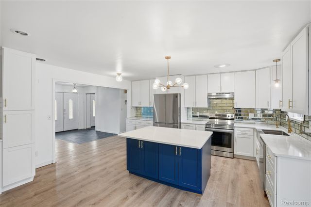 2707 Pine Ridge Road, West Bloomfield Charter Township, MI 48324