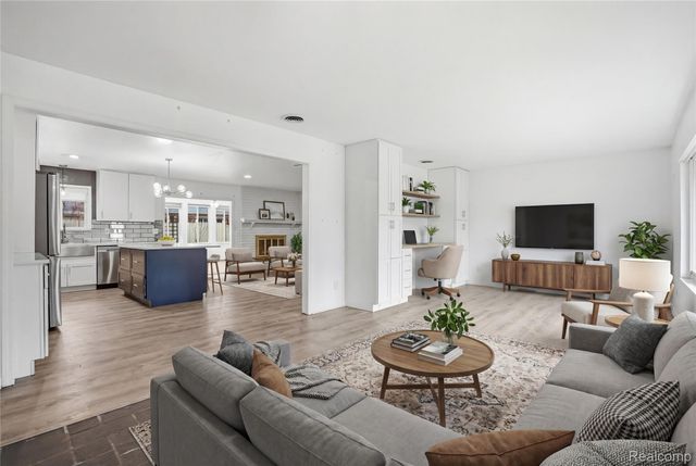 2707 Pine Ridge Road, West Bloomfield Charter Township, MI 48324