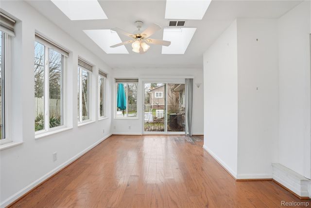 2707 Pine Ridge Road, West Bloomfield Charter Township, MI 48324