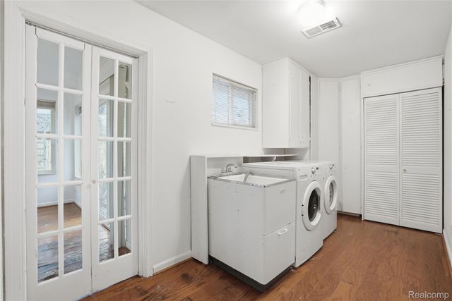 2707 Pine Ridge Road, West Bloomfield Charter Township, MI 48324