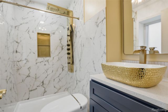 2707 Pine Ridge Road, West Bloomfield Charter Township, MI 48324