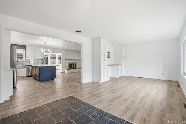 2707 Pine Ridge Road, West Bloomfield Charter Township, MI 48324