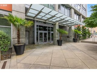 1926 W BURNSIDE St 301, Portland, OR 97209