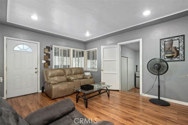 9819 S S. Normandie, Los Angeles, CA 90044