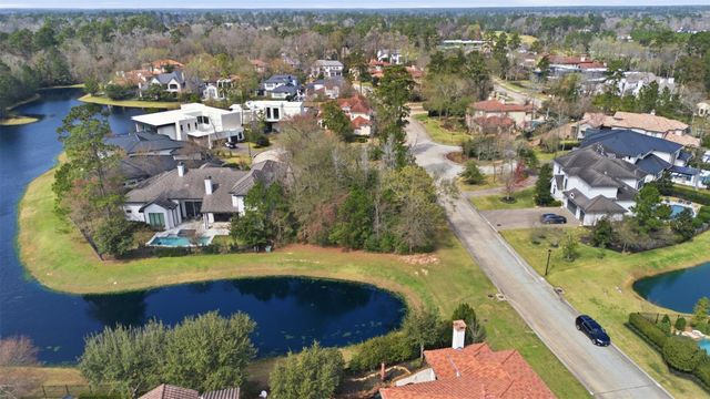 3 S Bayou Club Court, Spring, TX 77389