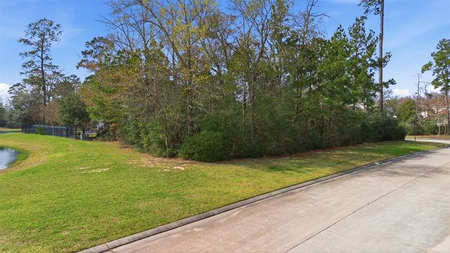 3 S Bayou Club Court, Spring, TX 77389