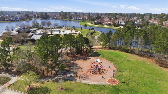 3 S Bayou Club Court, Spring, TX 77389