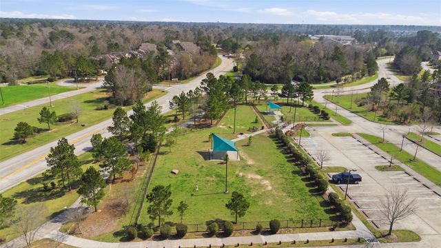 3 S Bayou Club Court, Spring, TX 77389